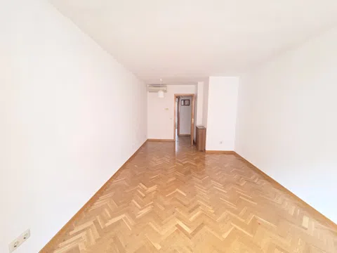 Flat in calle de Paradinas - Photo 2