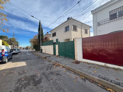 Semi-detached house in CL Hermanos Gascon - Photo 2