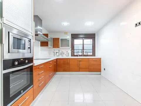 Semi-detached house in CL Hermanos Gascon - Photo 11