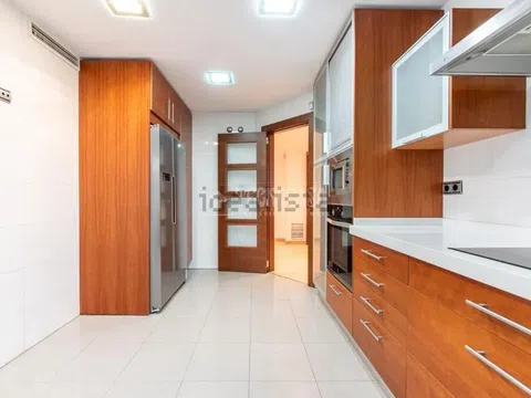 Semi-detached house in CL Hermanos Gascon - Photo 12