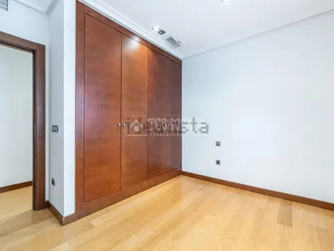 Semi-detached house in CL Hermanos Gascon - Photo 13