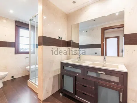 Semi-detached house in CL Hermanos Gascon - Photo 19
