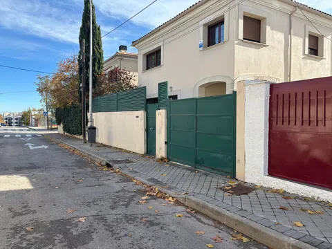Semi-detached house in CL Hermanos Gascon - Photo 3
