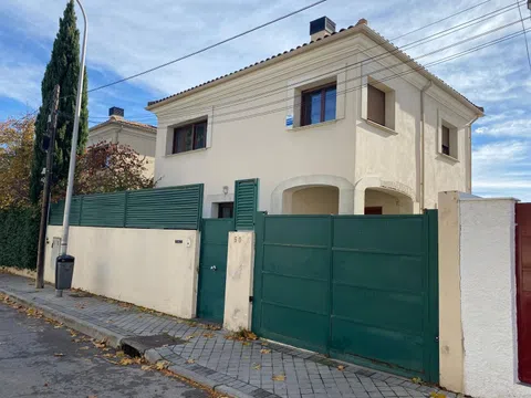 Semi-detached house in CL Hermanos Gascon - Photo 4