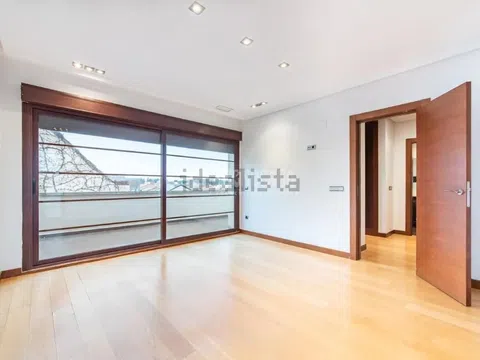 Semi-detached house in CL Hermanos Gascon - Photo 7