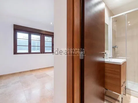 Semi-detached house in CL Hermanos Gascon - Photo 9