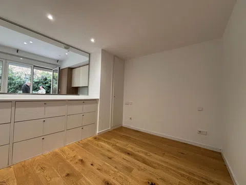 Flat in calle de Juan Álvarez Mendizábal - Photo 11