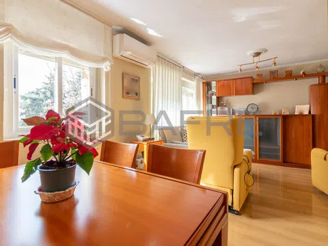 Flat in calle de San Elías - Photo 3