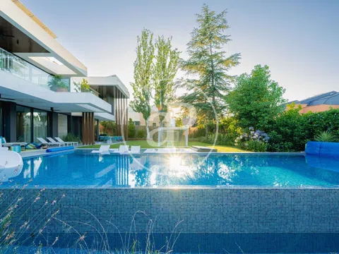 Detached house - Photo 2