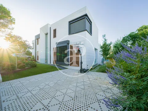 Detached house - Photo 3