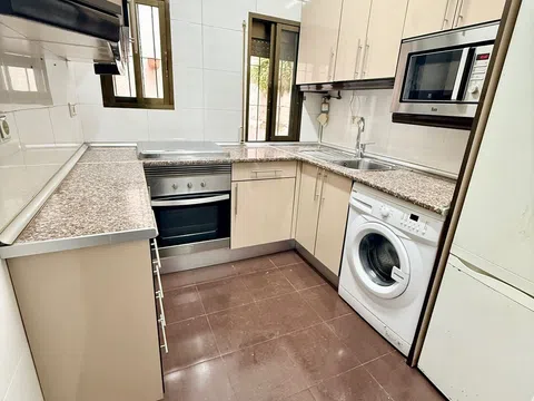 Flat in calle Escocia - Photo 1