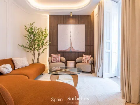 Flat in calle de Argensola - Photo 2