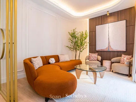 Flat in calle de Argensola - Photo 3