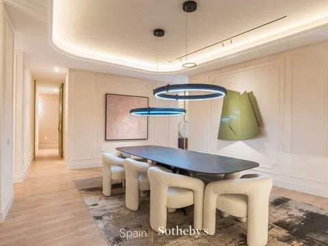 Flat in calle de Argensola - Photo 9