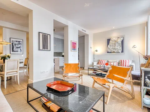 Flat in calle de Manuel Cortina - Photo 2