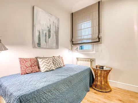 Flat in calle de Manuel Cortina - Photo 18