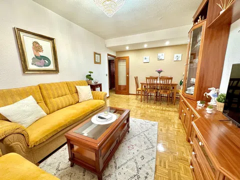 Flat in calle de Juan Pradillo - Photo 2