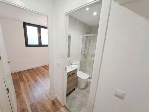 Flat in calle Encajeras - Photo 5