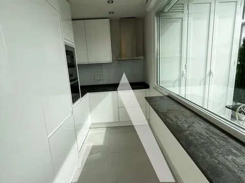 Penthouse in calle de Martín de los Heros - Photo 2