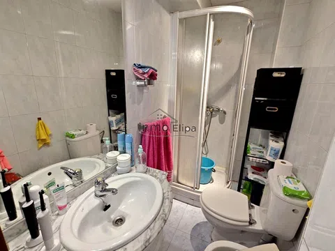 Flat in calle de Álava - Photo 13