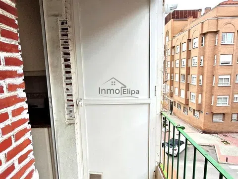 Flat in calle de Álava - Photo 17