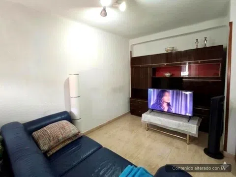 Flat in calle de Álava - Photo 3