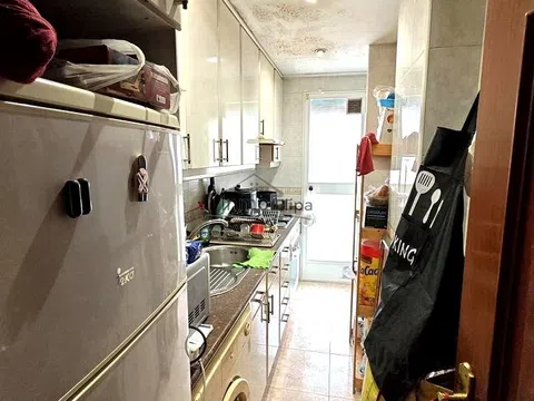 Flat in calle de Álava - Photo 8