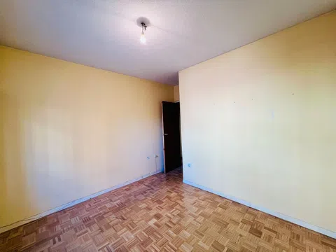 Flat in calle de La Solana de Opañel - Photo 18