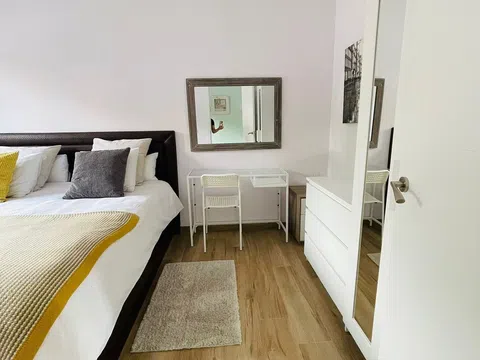 Flat in calle Aeronave - Photo 8