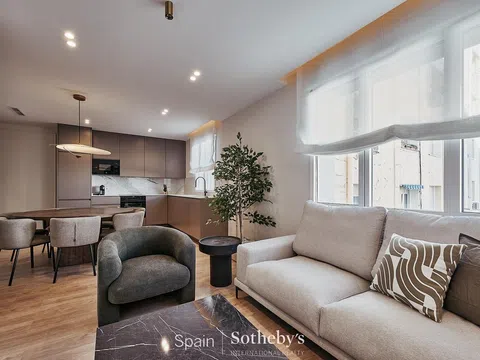 Flat in calle del Alcalde Sainz de Baranda - Photo 2