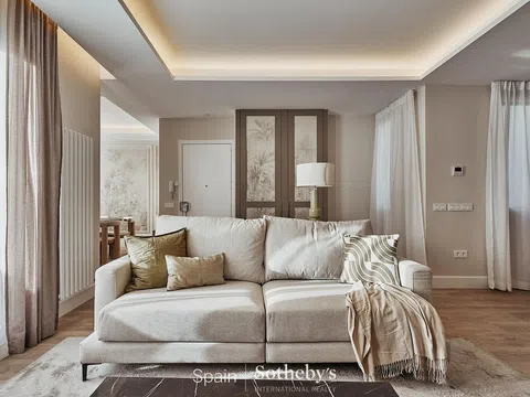Flat in calle de Leganitos - Photo 14