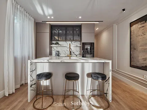 Flat in calle de Leganitos - Photo 15