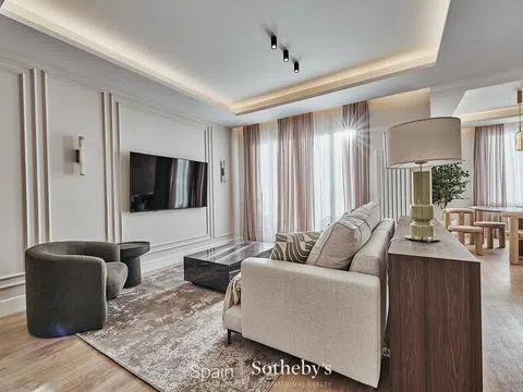 Flat in calle de Leganitos - Photo 16