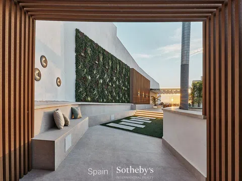 Flat in calle de Leganitos - Photo 3