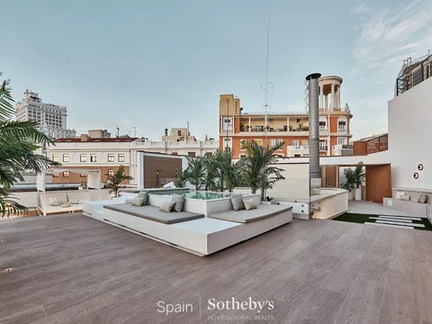 Flat in calle de Leganitos - Photo 4