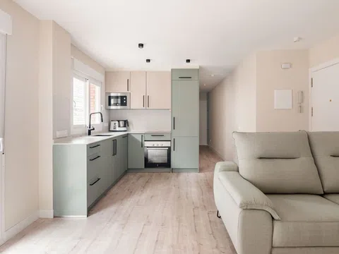 Flat in calle de Ponferrada - Photo 2