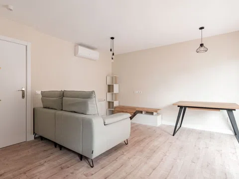 Flat in calle de Ponferrada - Photo 3