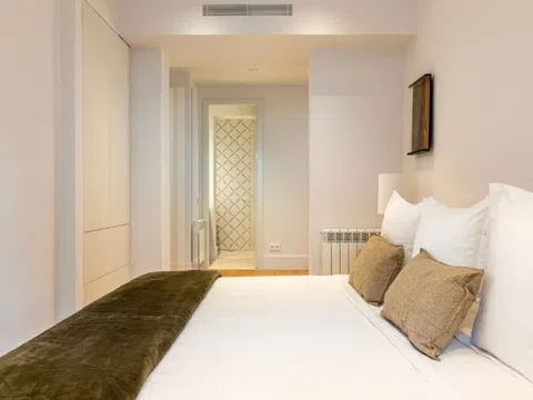 Flat in calle de Castelló - Photo 17
