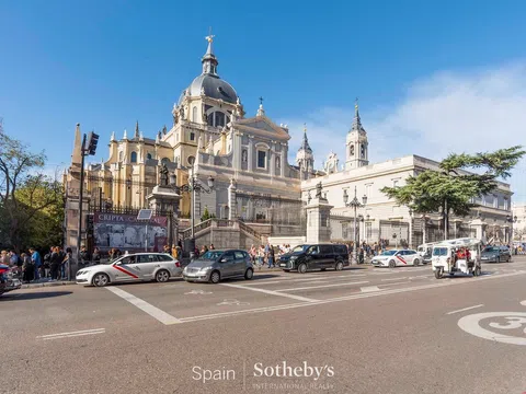 Flat in calle de la Montera - Photo 16