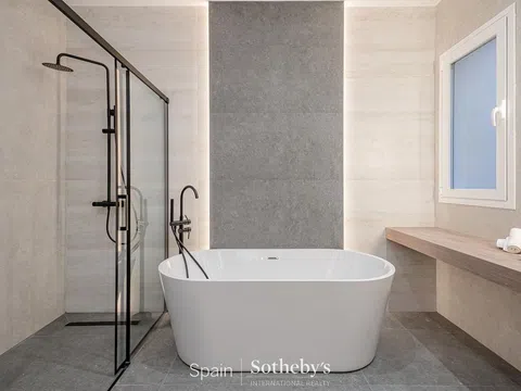 Flat in calle de la Montera - Photo 4