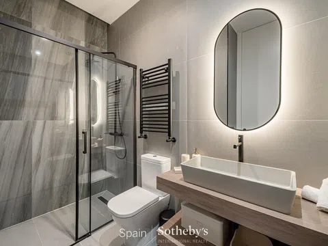 Flat in calle de la Montera - Photo 7