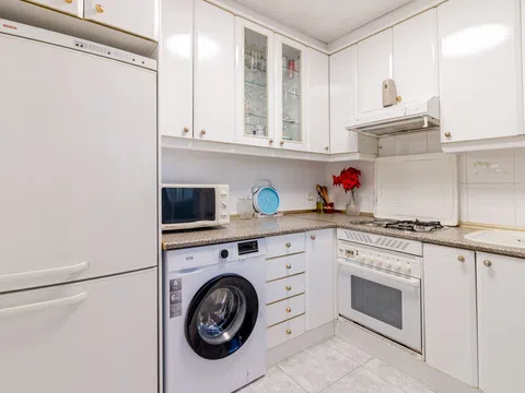 Flat in calle de Portalegre - Photo 17