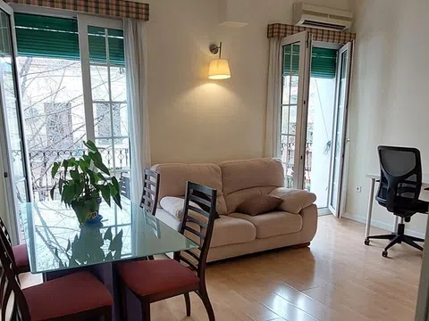 Flat - Photo 1