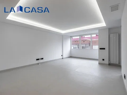 Flat in calle Marqués de la Valdavia - Photo 2
