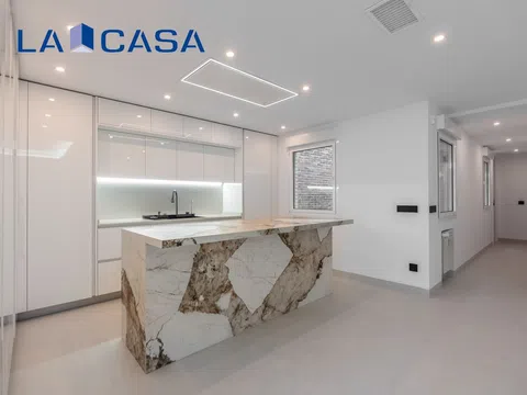 Flat in calle Marqués de la Valdavia - Photo 14
