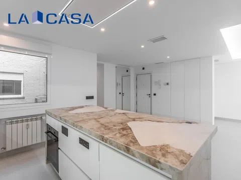 Flat in calle Marqués de la Valdavia - Photo 7