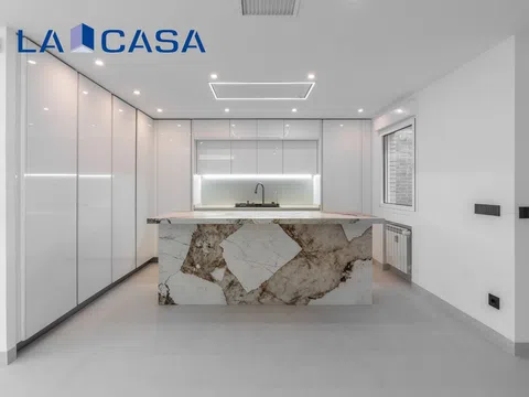 Flat in calle Marqués de la Valdavia - Photo 9