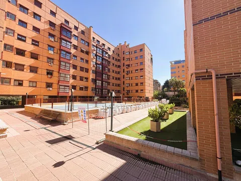 Flat in calle de Albalá - Photo 2