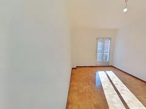 Flat - Photo 2