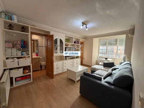 Flat - Photo 2